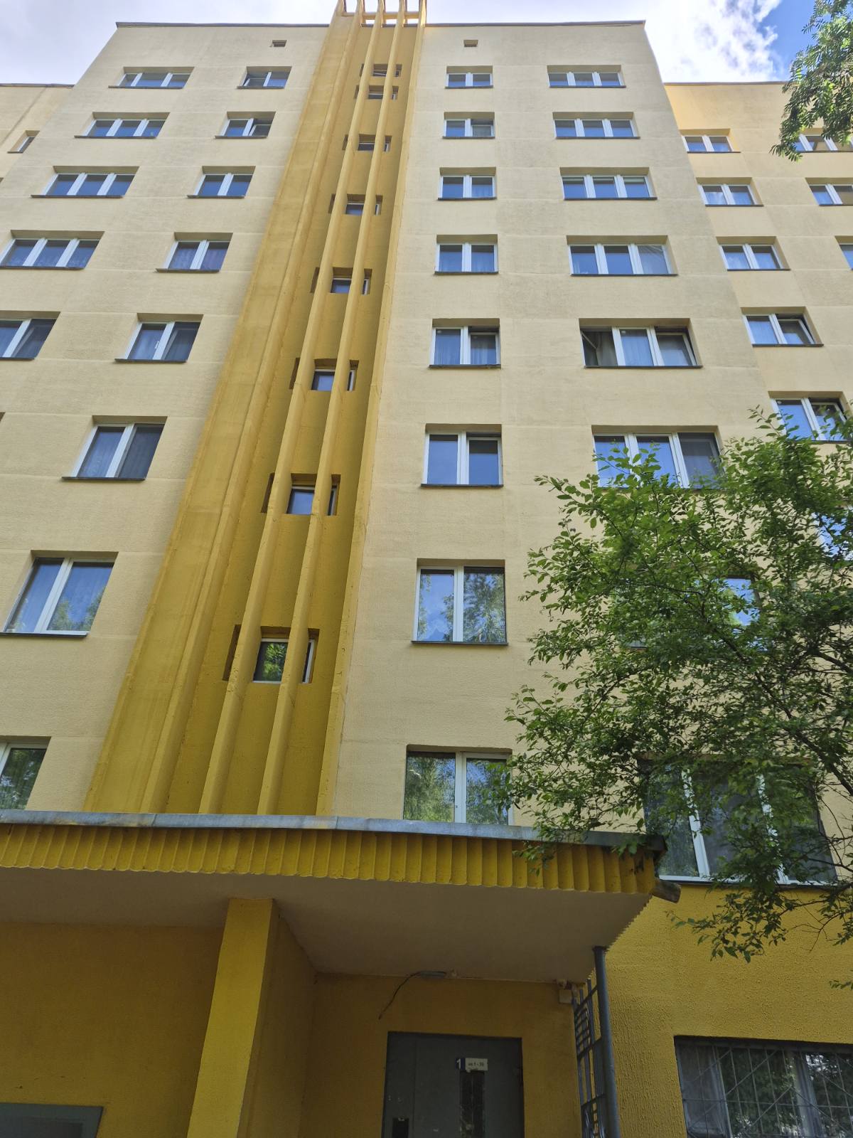 Продается 3-комнатная квартира на ул. Лейтенанта Кижеватова! - продажа вторичного жилья от агентсва bir.by