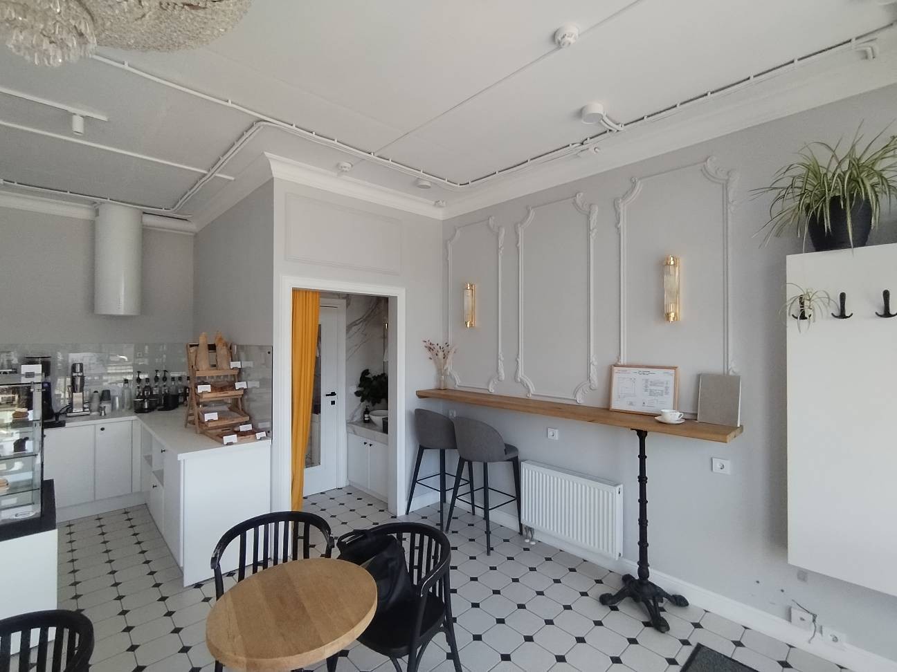 Продажа административно-торгового помещения с ремонтом и арендатором! - продажа вторичного жилья от агентсва bir.by