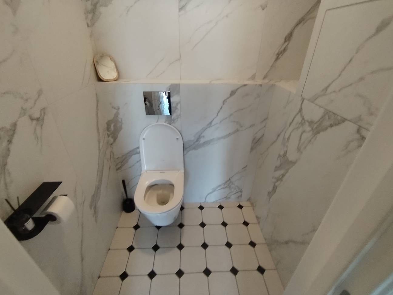 Продажа административно-торгового помещения с ремонтом и арендатором! - продажа вторичного жилья от агентсва bir.by