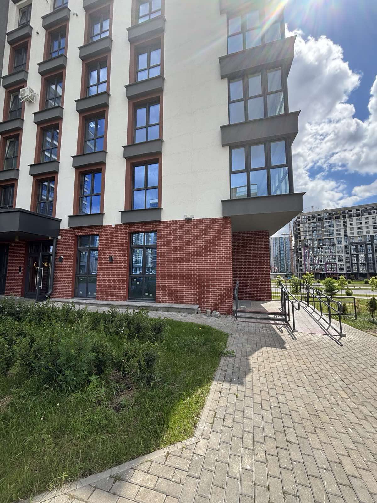 Продается торговое помещение в квартале Happy Planet - продажа вторичного жилья от агентсва bir.by