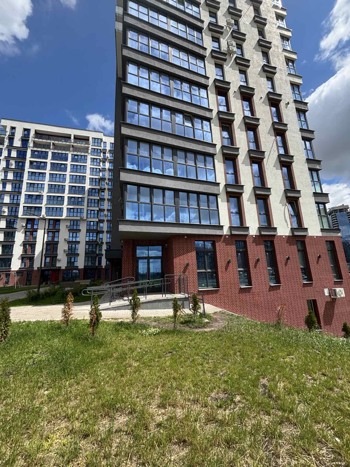 Продается торговое помещение в квартале Happy Planet - продажа вторичного жилья от агентсва bir.by