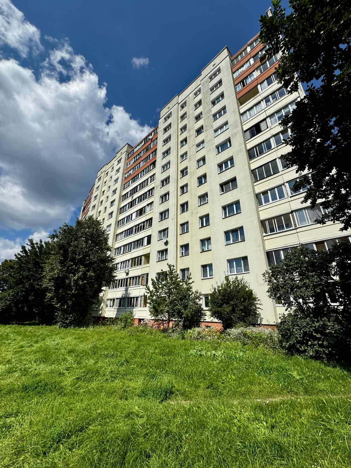 Продается просторная 2-комнатная квартира с отличным ремонтом, полностью готова для проживания - продажа вторичного жилья от агентсва bir.by