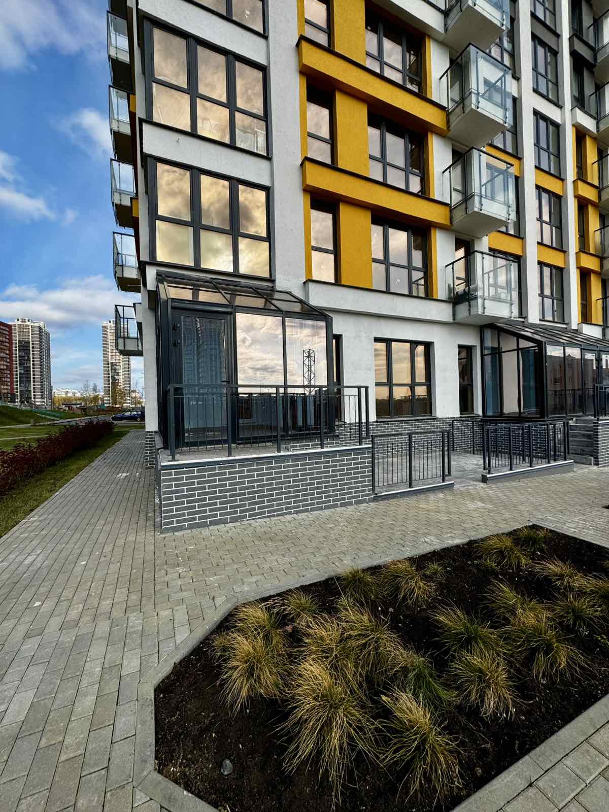 Квартира в ЖК «Минск Мир» расположена на удобном 1 этаже  - продажа вторичного жилья от агентсва bir.by