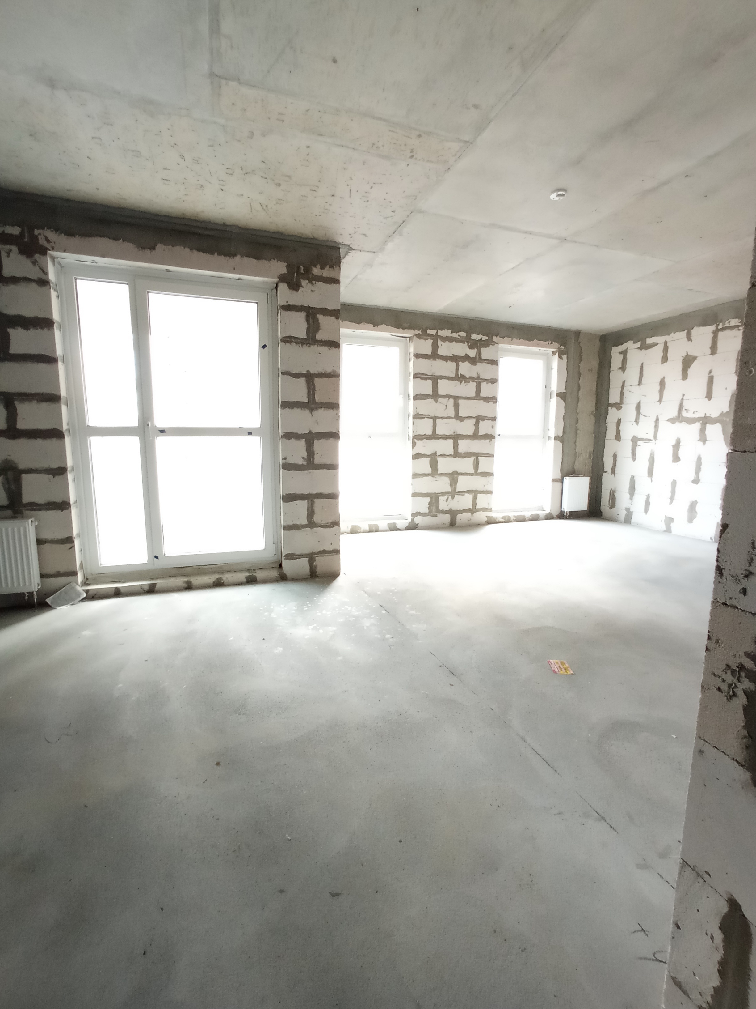 Продается квартира в 2-х секционном 13 этажном доме, примыкающем к парку.  - продажа вторичного жилья от агентсва bir.by