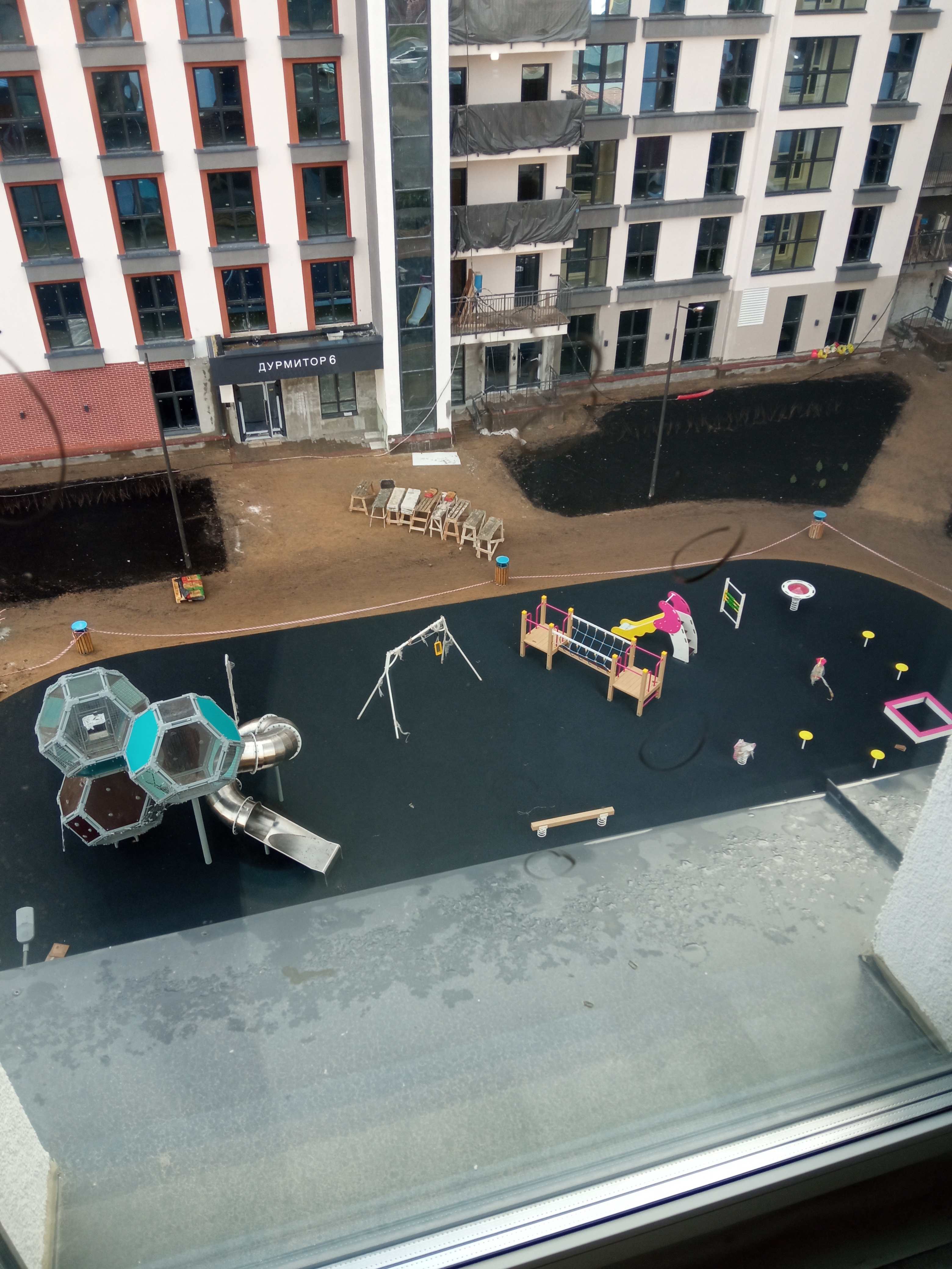 Продается квартира в 2-х секционном 13 этажном доме, примыкающем к парку.  - продажа вторичного жилья от агентсва bir.by