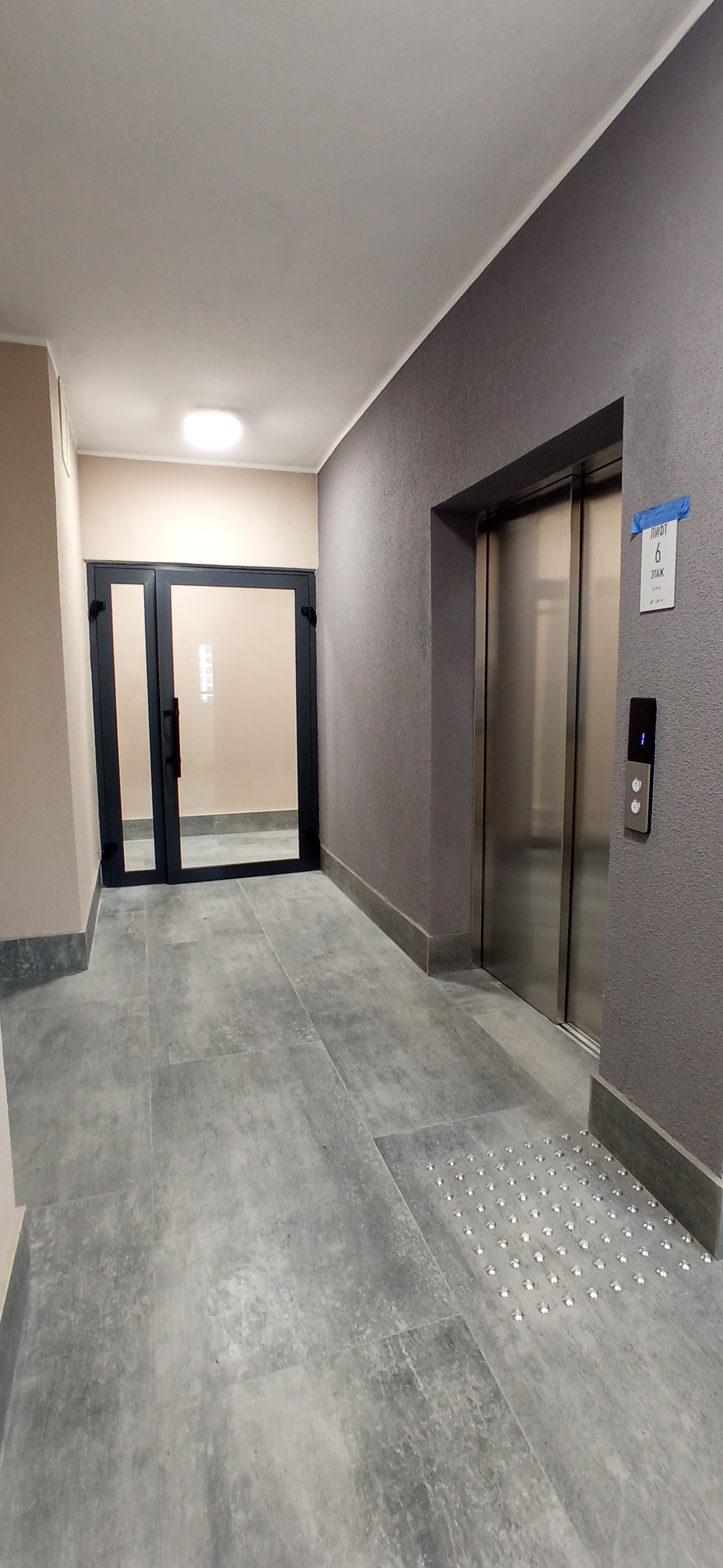 Продается квартира в 2-х секционном 13 этажном доме, примыкающем к парку.  - продажа вторичного жилья от агентсва bir.by