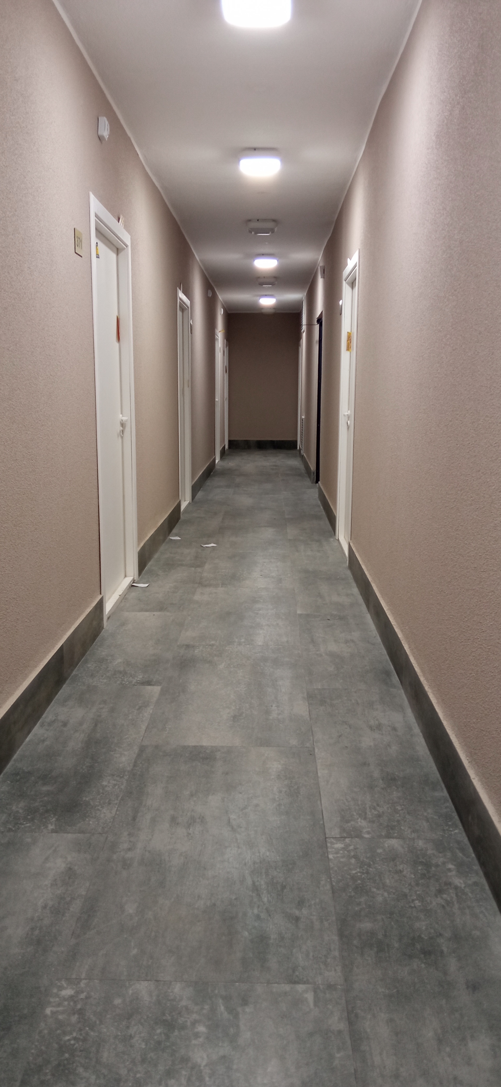 Продается квартира в 2-х секционном 13 этажном доме, примыкающем к парку.  - продажа вторичного жилья от агентсва bir.by