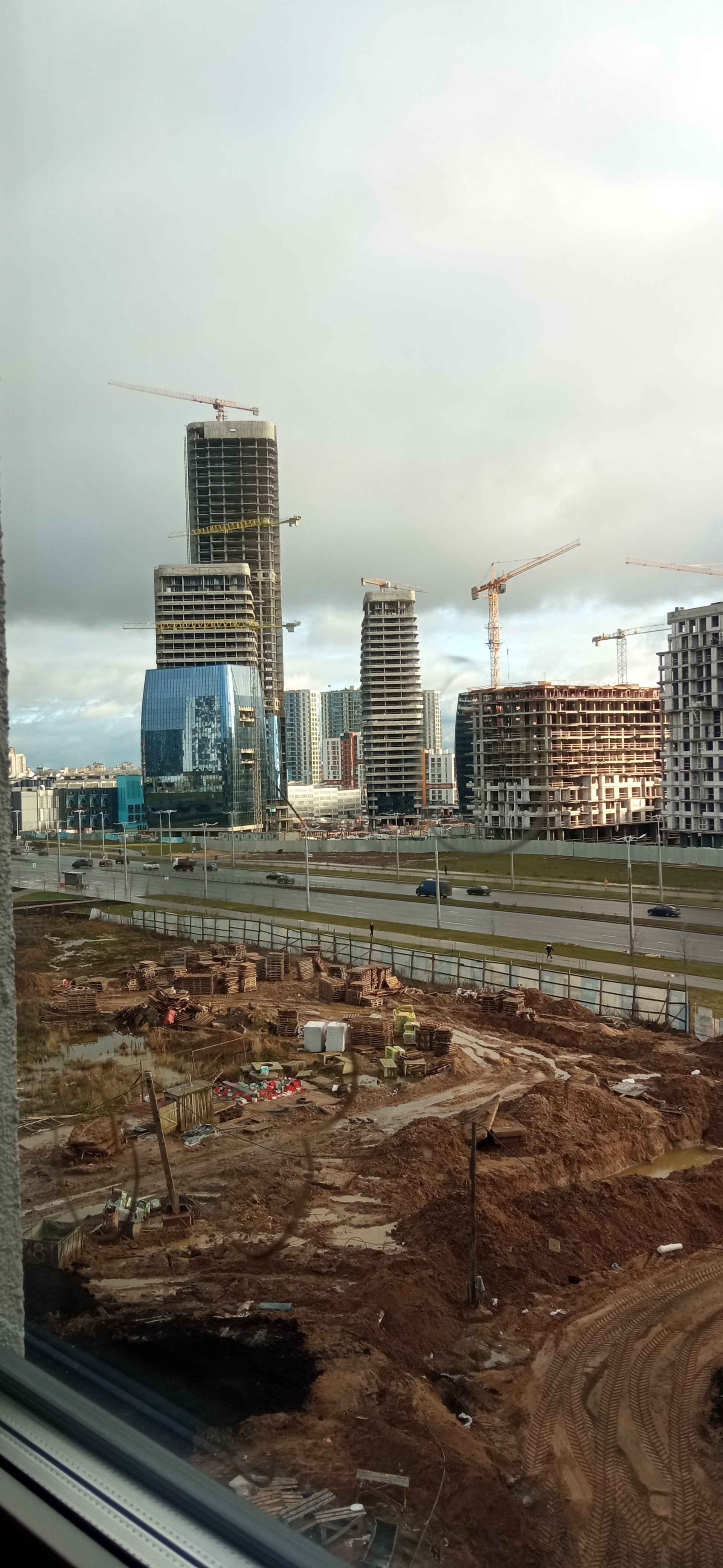 Продается квартира в 2-х секционном 13 этажном доме, примыкающем к парку.  - продажа вторичного жилья от агентсва bir.by