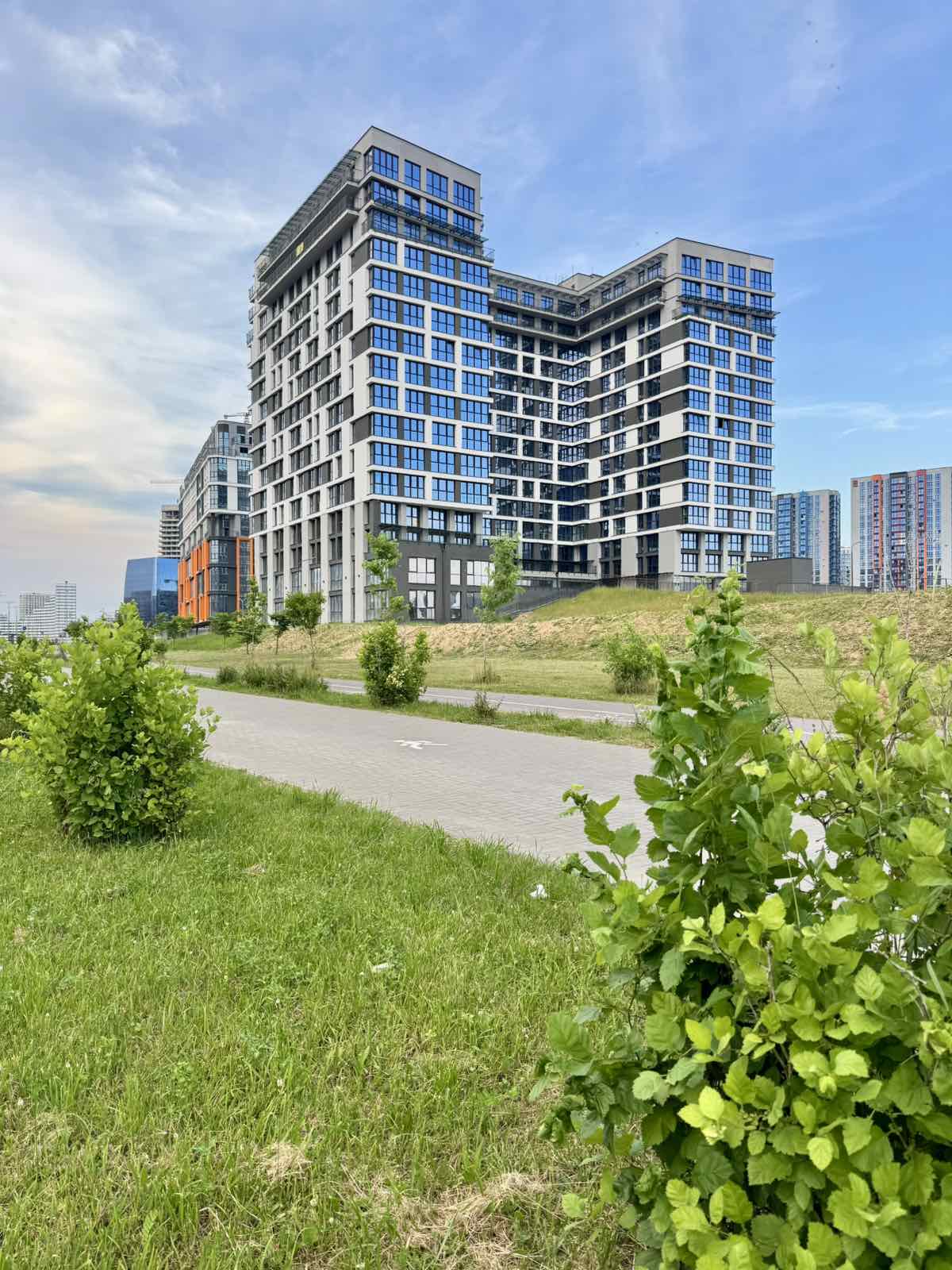 Продается студия с террасой и панорамным видом в бизнес-апартаментах! - продажа вторичного жилья от агентсва bir.by