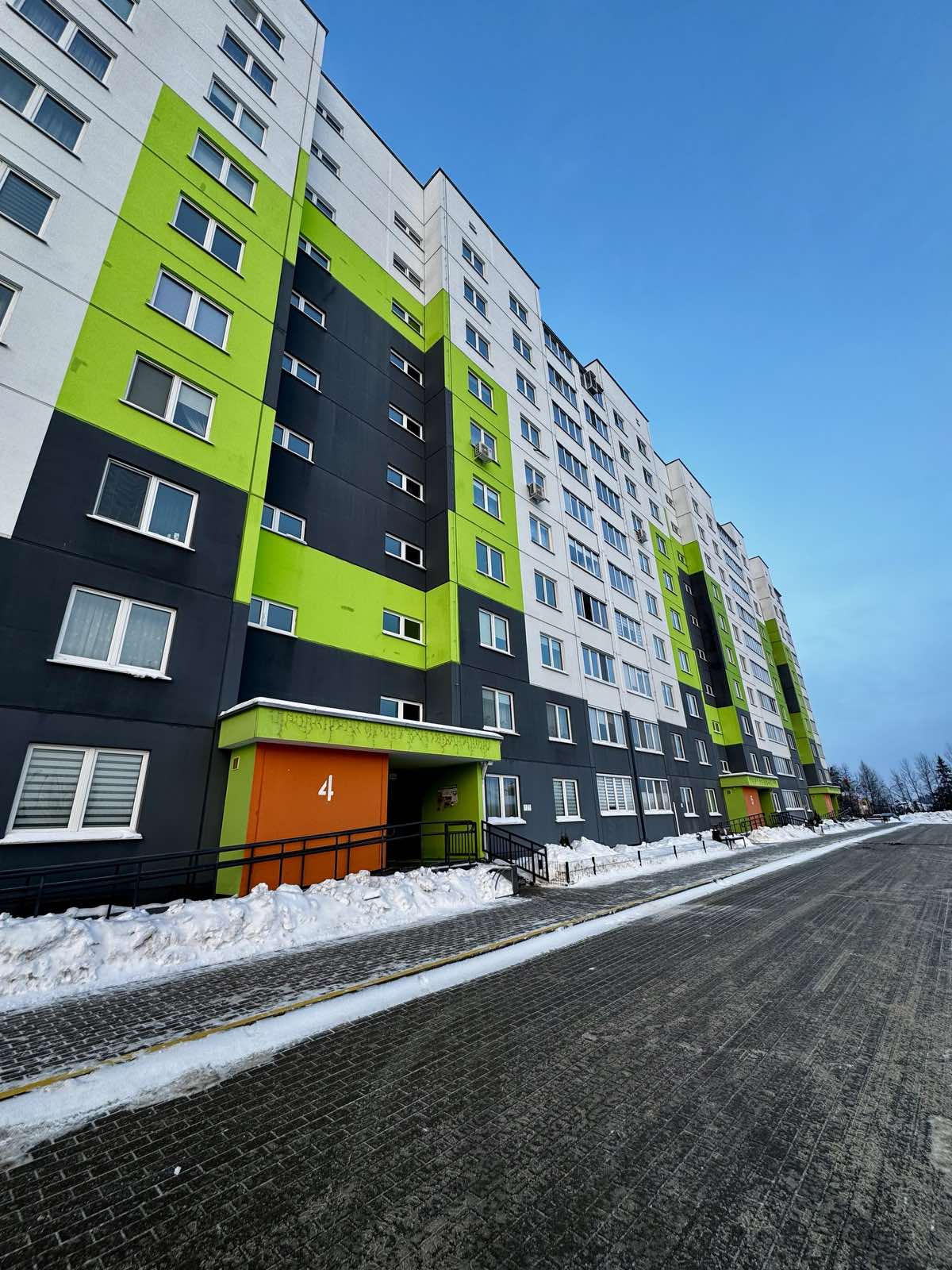 Продается трёхкомнатная квартира на комфортном 4 этаже  - продажа вторичного жилья от агентсва bir.by