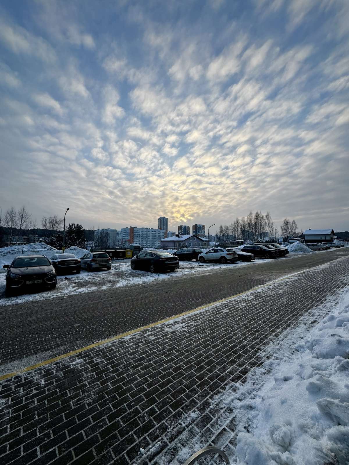 Продается трёхкомнатная квартира на комфортном 4 этаже  - продажа вторичного жилья от агентсва bir.by