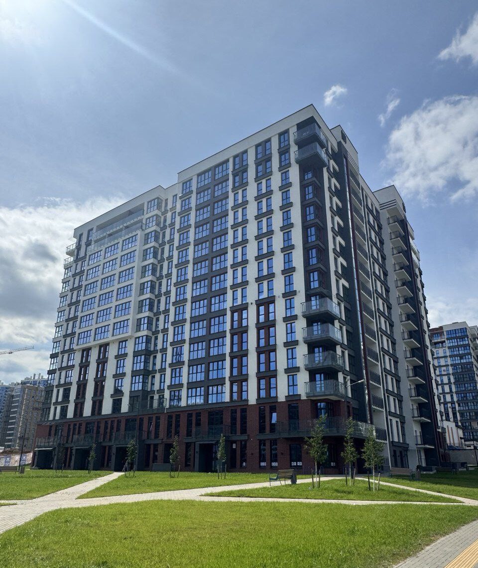 Продается отличная квартира формата евродвушка с высокими потолками 3.7м! - продажа вторичного жилья от агентсва bir.by